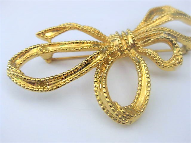 Trifari Vintage 1970-80s Gold Tone Large Ribbon Brooch Bow, Signed - Ruby  Lane