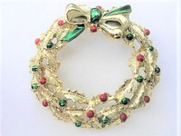 Christmas Goldtone Wreath Pin  by Gerrys