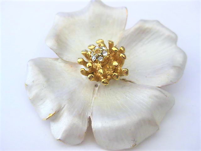 Dogwood Flower Pin Brooch