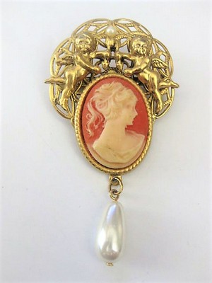 Antique Gold-tone Cameo & Cherubs Pin