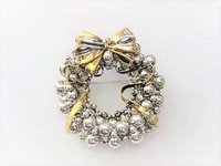 Silver Wreath Pin / Pendant  by Best